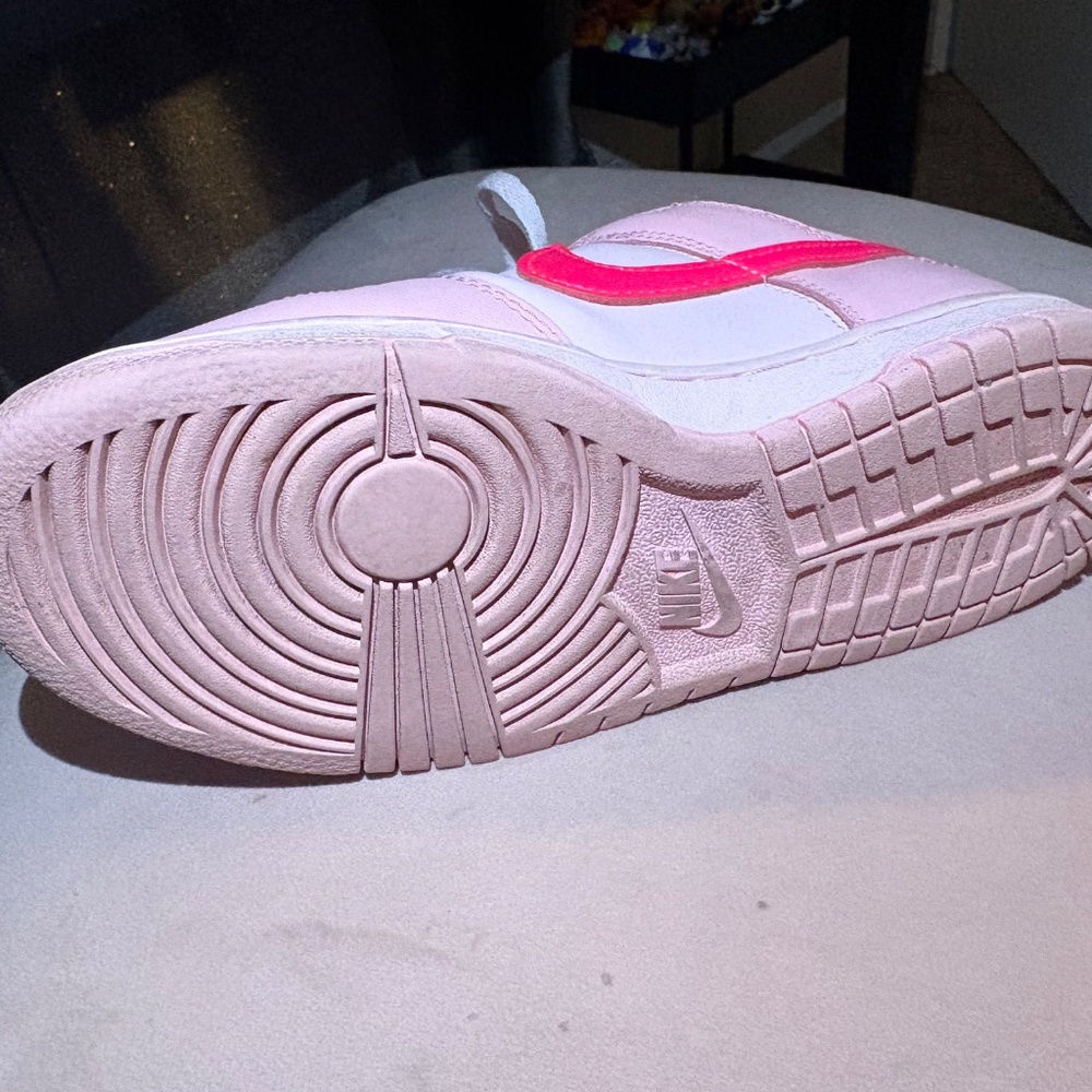 Nike - Picture 4 of 4